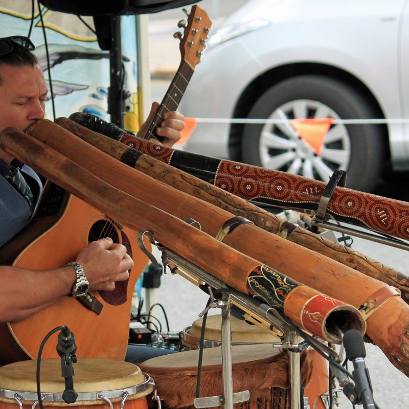 How Do You Play The Didgeridoo?