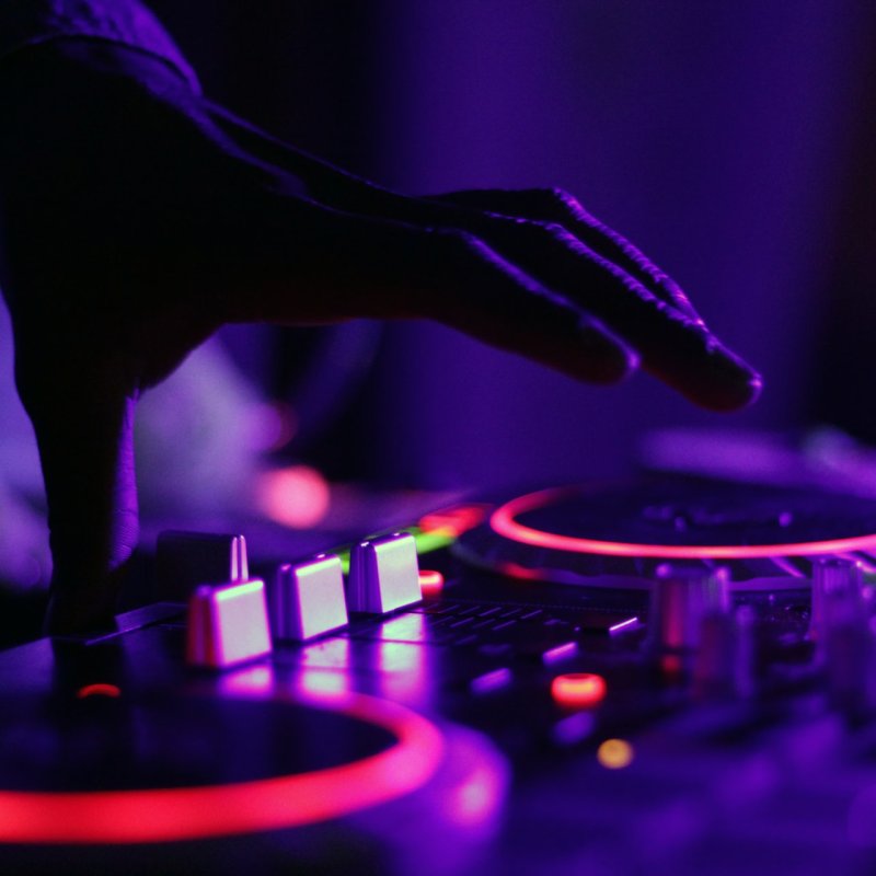 5 Reasons Why Music May Sound Better At Night 