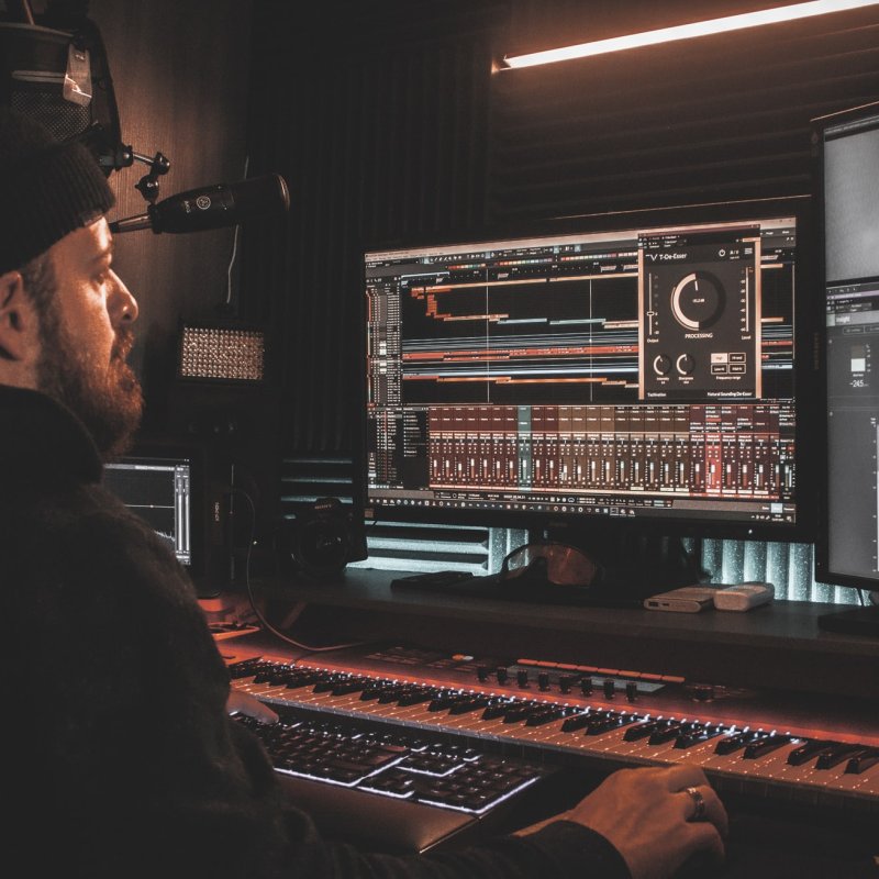 5 Music Producers For Hire Who Make Custom Hip Hop & R&B Beats