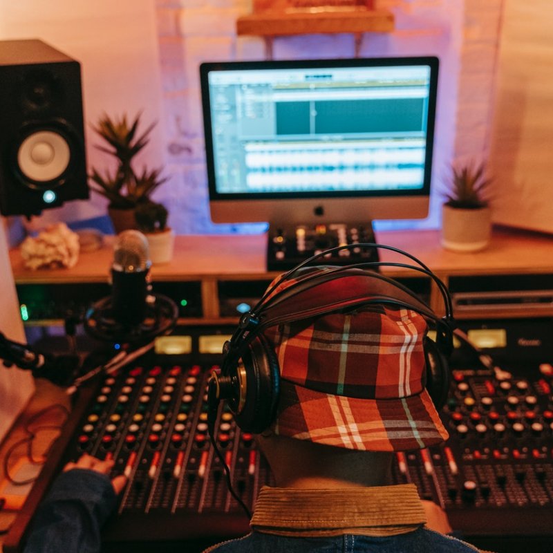 Mixing And Mastering Services: 4 Audio Engineers To Hire Online