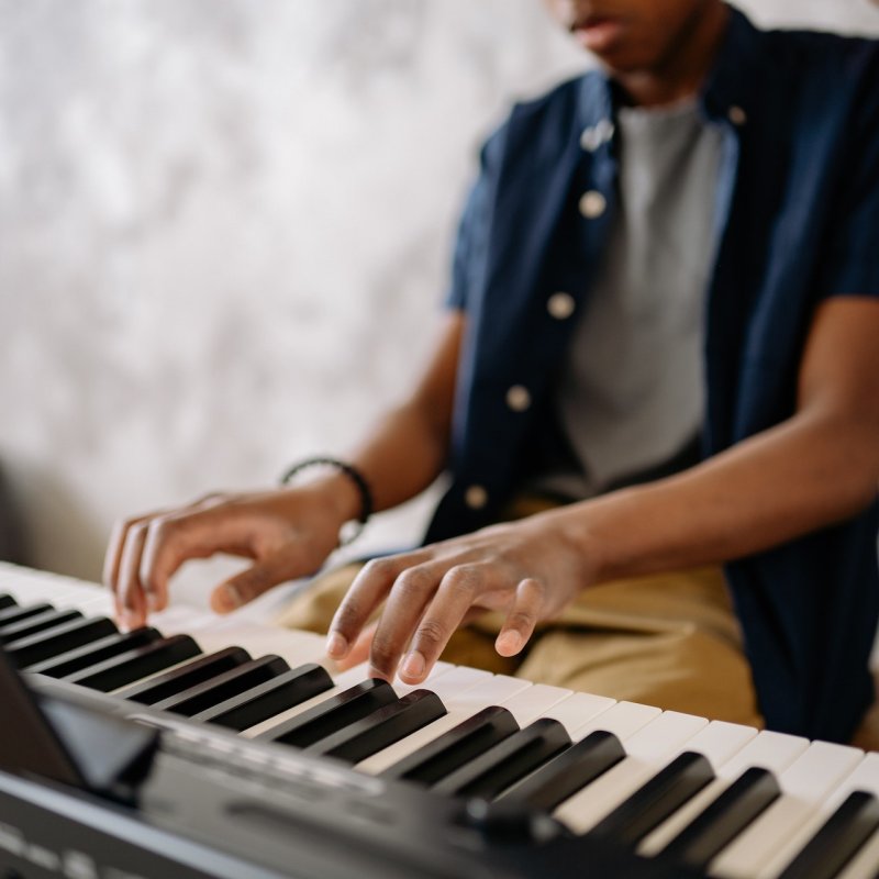 Can You Play Piano With Long Nails?