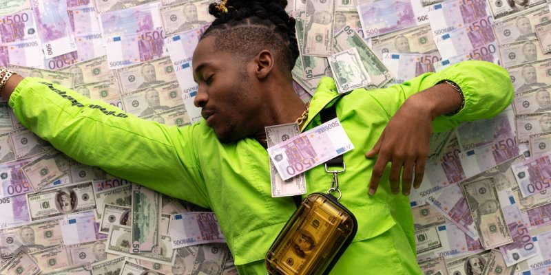 How Much Do Rappers Really Make? (6 Types Of Income) 