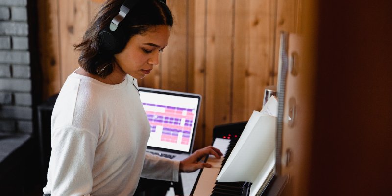 Gifts For Songwriters: 9 Great Ideas That Will Be Useful