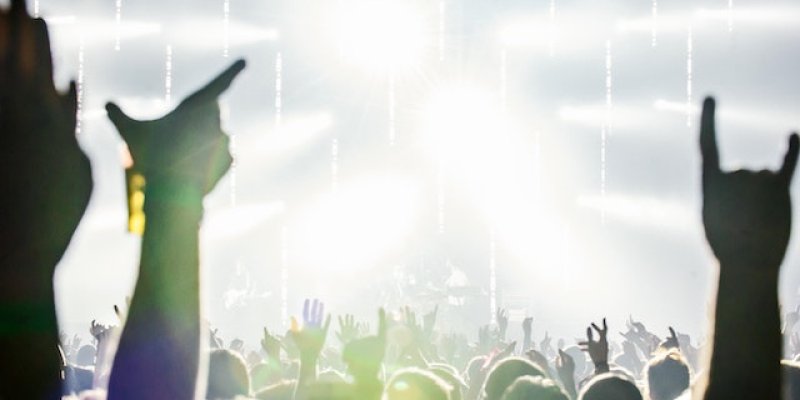 What To Wear To A Rock Concert - 8 Tips For Women And Men 
