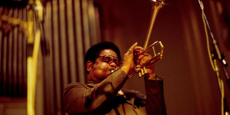 How And Why Did Dizzy Gillespie's Cheeks Puff Up Like That? 