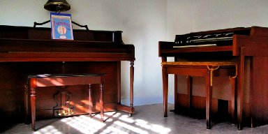 The Piano Vs. The Organ - 7 Key Differences Between Them