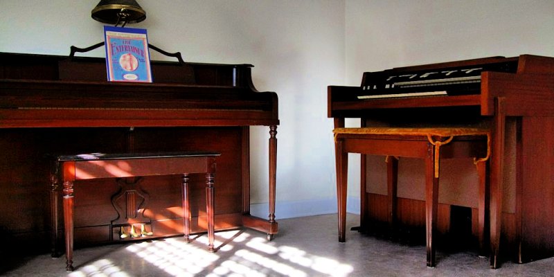 The Piano Vs. The Organ - 7 Key Differences Between Them