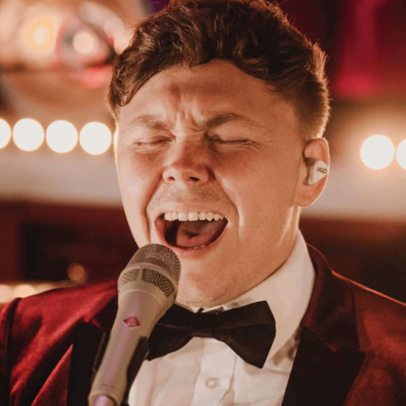 Vocalist Vs. Singer - Which Term Fits Better?