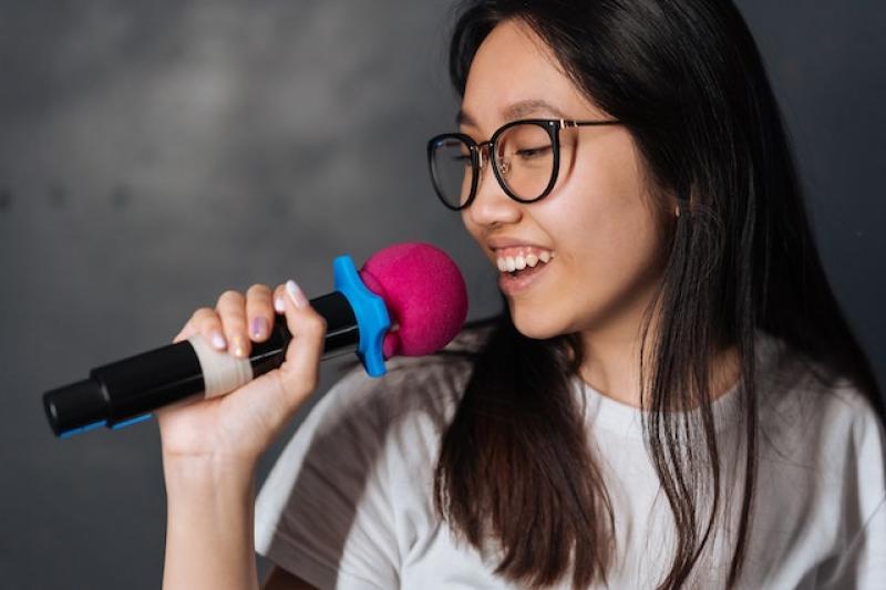 karaoke-girl-1.jpg