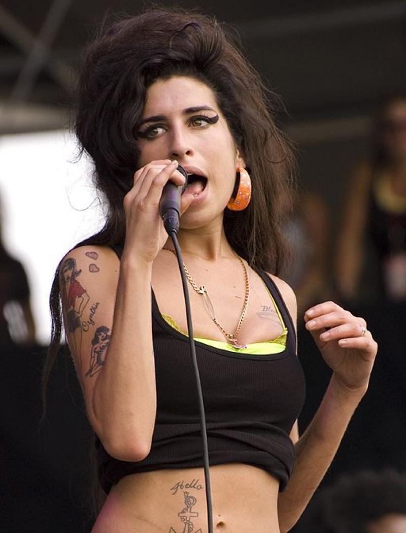 Amy_Winehouse_Virgin_Festival_Pimlico_Baltimore_Maryland4August2007_cropped.jpeg