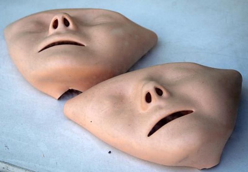 512pxFirst_aid_masks_for_CPR_training.jpeg