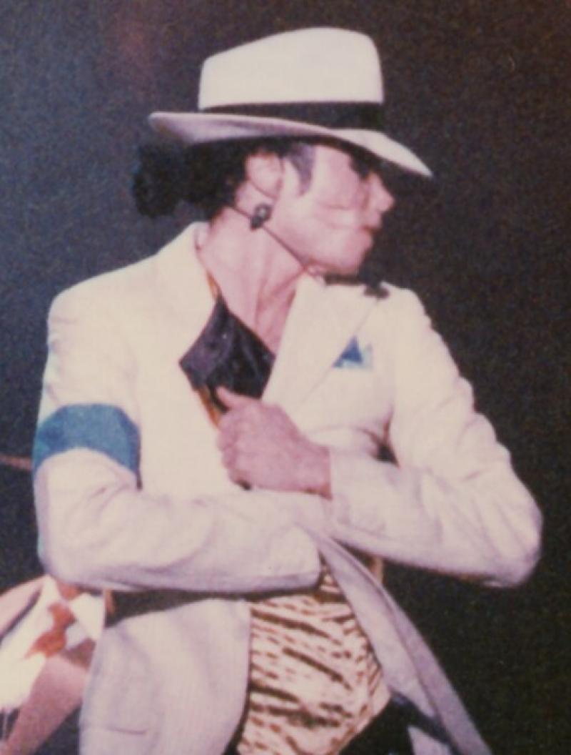 Michael_Jackson_21023177638_cropped.jpeg