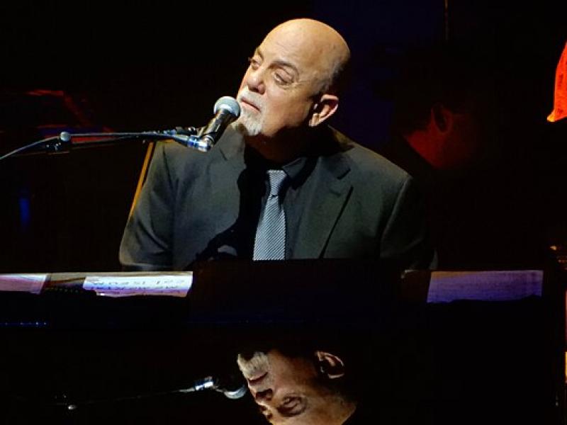 Billy_Joel_at_the_Newly_Refurbished_Nassau_Veterans_Memorial_Coliseum_33063330983.jpeg