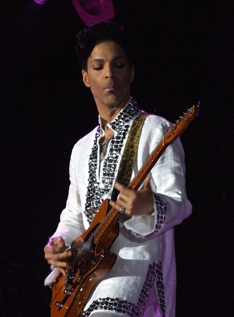 512px-Prince_at_Coachella_(cropped).jpeg