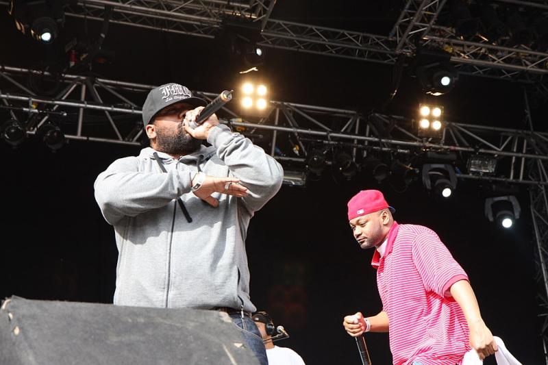 Raekwon_&_Ghostface_Killah_at_Way_Out_West_Festival,_2010.jpeg