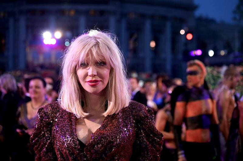 Life_Ball_2014_red_carpet_084_Courtney_Love.jpeg